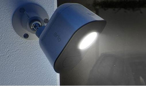 Lumières de sécurité intelligentes Arlo avec détection de mouvement et compatibilité Alexa