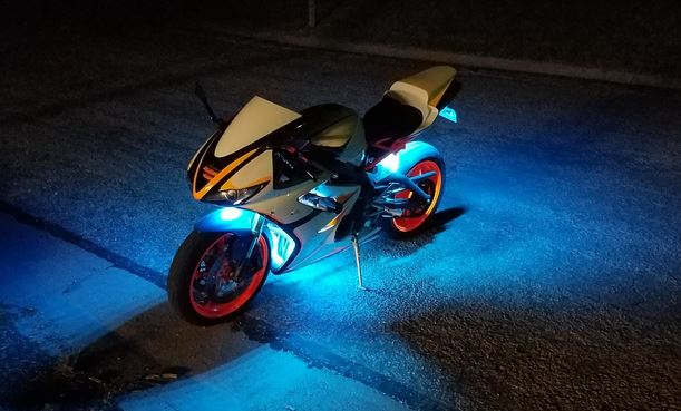 3 lumières de motocyclette refroidies contrôlées par application