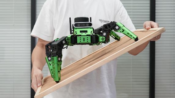 6 robots hexapodes intelligents contrôlés par iPhone