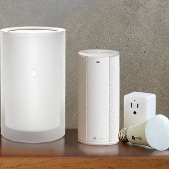 Kit Maison Connectée Cassia avec Enceinte, Prise Intelligente, Ampoule Intelligente