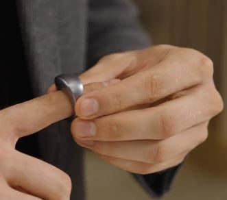 Bague de contrôle gestuelle pour ChatGPT 4.0