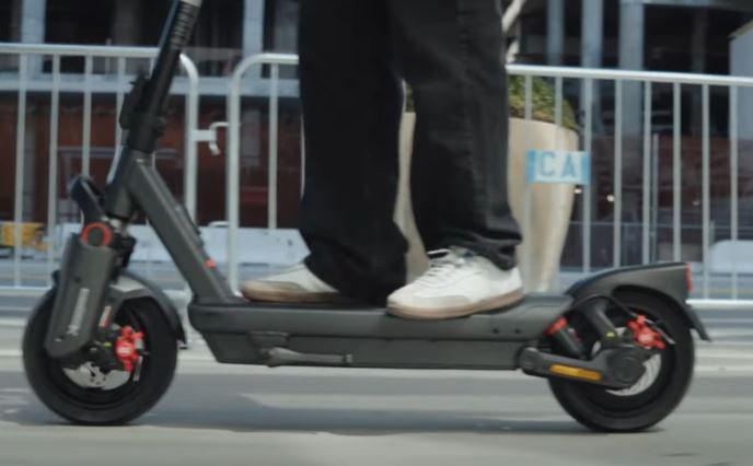 Trotinette électrique Segway MAX G3 avec Apple Find My