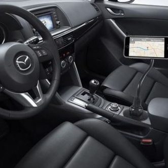 7 supports iPhone pratiques pour les porte-gobelets de voiture