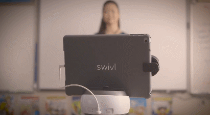 4 robots qui gardent votre tablette ou votre smartphone camera pointé sur vous