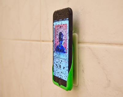 7 accessoires pour iPhone à utiliser sous la douche ou dans la salle de bain