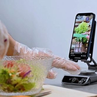 Support iPhone avec commande gestuelle Air Glide et base rotative 360 degrés