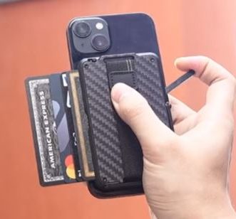 Portefeuille iPhone en fibre de carbone Cardon MagSafe avec blocage RFID et accès en un clic