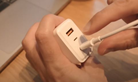 Chargeur GaN LightinX PD 65W avec port Lightning