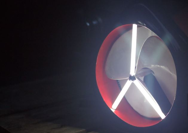 Chargeur de mouvement et de vent portable QuantumBlade pour iPhone, drones