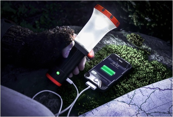 Lampe torche chargeur de téléphone portable solaire, chargeur/lampe de poche UCO Arka pour iPhone chargeur étanche