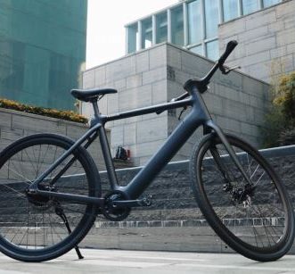 Vélo électrique connecté Tezeus C8 en fibre de carbone intelligent