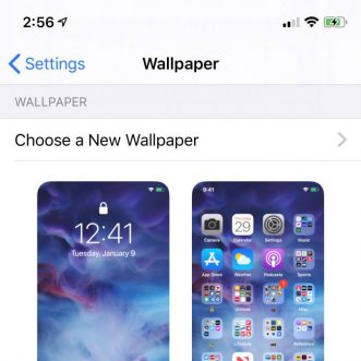 Comment puis-je régler automatiquement mon fond d’écran d’iPhone pour qu’il s’assombrisse lorsque le Mode sombre est activé ?
