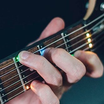 6 applications et outils de formation de guitare activatees par application