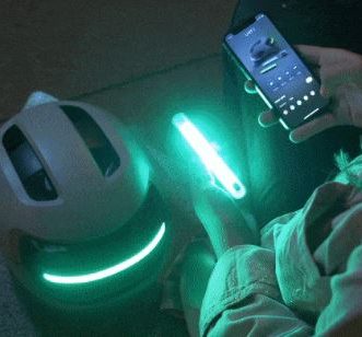 Système de sécurité cycliste connecté avec détection de chutes