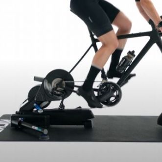 Entraîneur de vélo intérieur KICKR MOVE connecté iPhone pour des courses réalistes à l&rsquo;intérieur