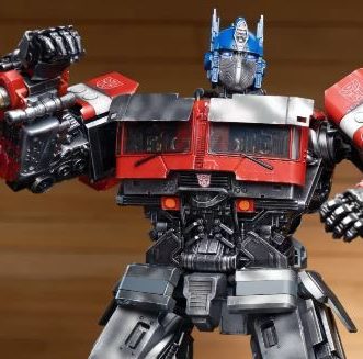 Édition limitée du robot Transformer Optimus Prime connecté via application de Robosen