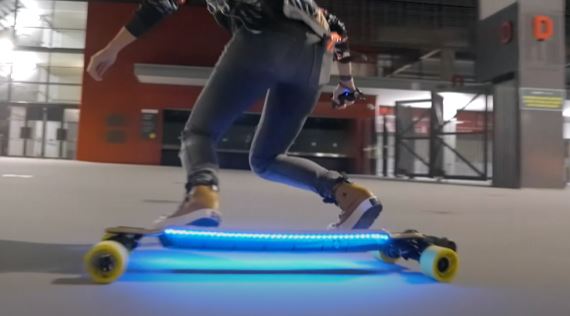 Série GTR 2 d’Evolve Skateboards – Skateboard électrique tout terrain avec contrôle via application