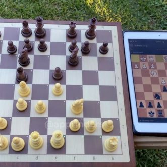 Damier d&rsquo;échecs connecté Chessnut Air iPhone avec reconnaissance intelligente des pièces, prise en charge de Lichess/Chess.com