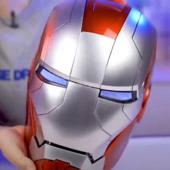 Casque Iron Man MK5 motorisé Killerbody avec haut-parleur Bluetooth sur pied