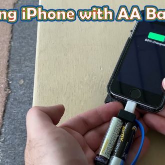 Charger un iPhone avec des piles AA