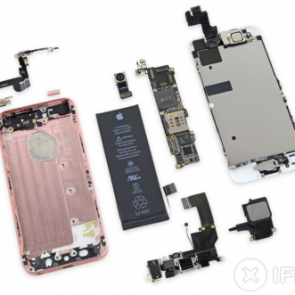 Démontage de l’iPhone SE : les coûts des composants et la réparabilité mise à nu