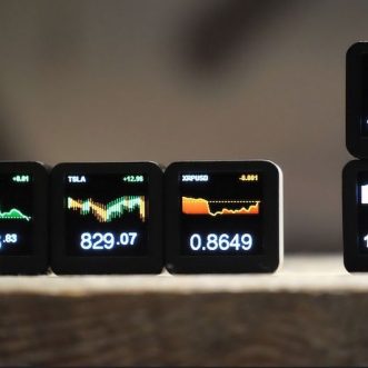 Affichage de actions et crypto sur bureau avec WiFi, API ouverte