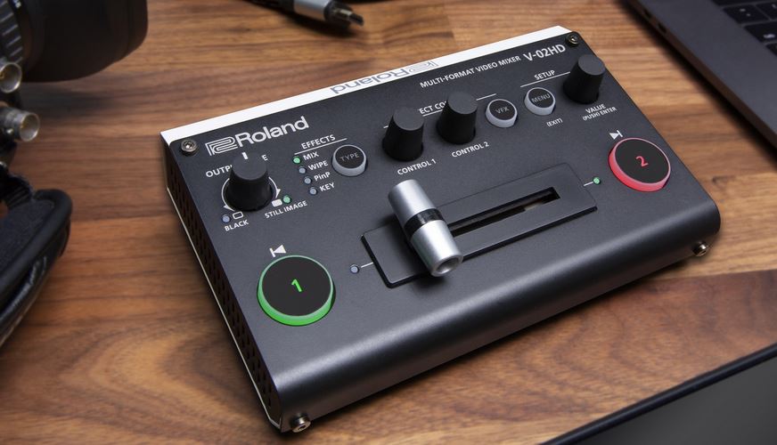 Mélangeur Vidéo de Streaming Multiformat Roland V-02HD MK II avec Application iPad