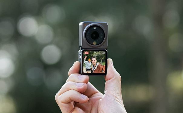 Présentation de l’appareil photo d’action 4K DJI Action 2 Dual-Screen Combo