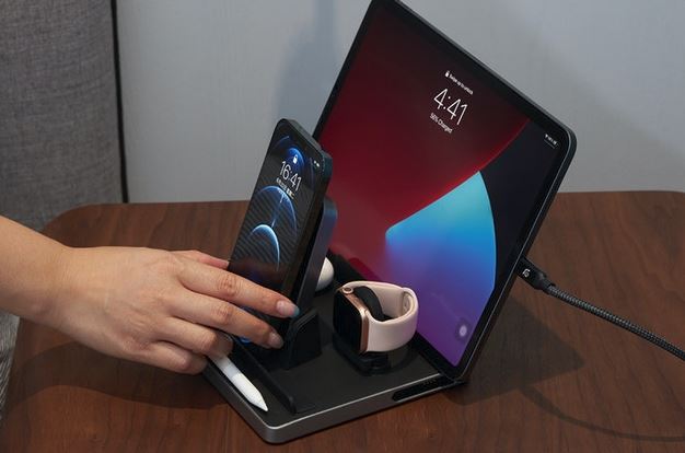 Chargeur sans fil OMNIA Q5 5-en-1 pour iPhone, AirPods, Apple Pencil