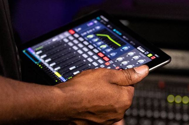 Mélangeur numérique et enregistreur multitrack Zoom LiveTrak L-20R avec contrôle iOS