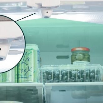 Caméra et capteurs de poids pour réfrigérateur intelligent pour réduire les déchets alimentaires