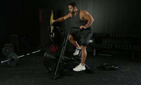 Vélo d&rsquo;assaut AssaultBike Pro avec Bluetooth et application